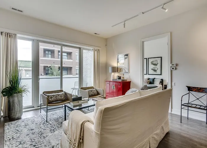 Apartment Sheridan Park Stunner! No Matter If Are In Town For Business Or Fun Has Covered Apts Chicago