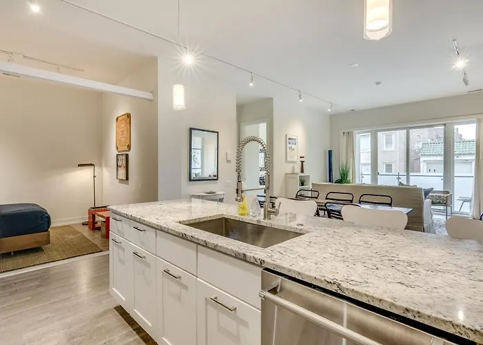 Sheridan Park Stunner! No Matter If Are In Town For Business Or Fun Has Covered Apts Apartment Chicago