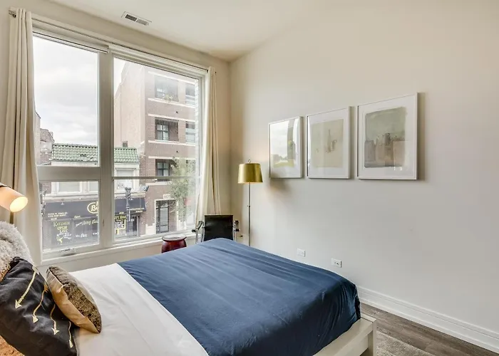 Apartment Sheridan Park Stunner! No Matter If Are In Town For Business Or Fun Has Covered Apts Chicago