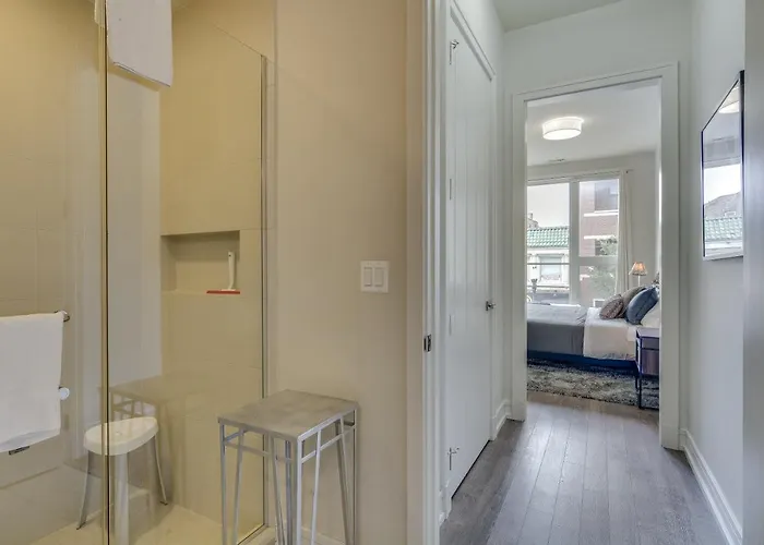Apartment Sheridan Park Stunner! No Matter If Are In Town For Business Or Fun Has Covered Apts Chicago