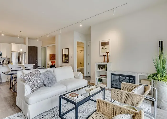 Sheridan Park Stunner! No Matter If Are In Town For Business Or Fun Has Covered Apts * Chicago