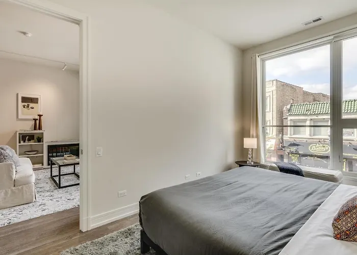 Sheridan Park Stunner! No Matter If Are In Town For Business Or Fun Has Covered Apts * Chicago