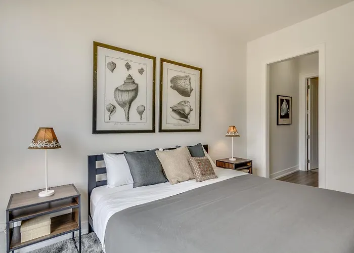 Sheridan Park Stunner! No Matter If Are In Town For Business Or Fun Has Covered Apts